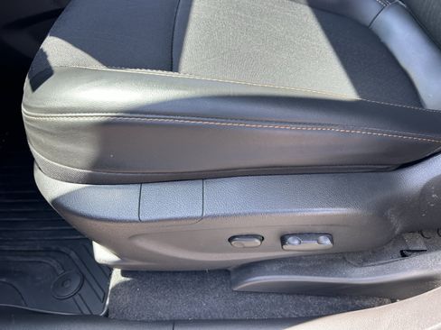 Used 2019 Chevrolet Trax LT w/ LT Convenience Package FWD image 16
