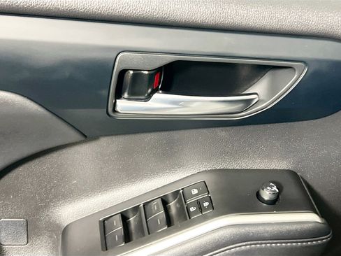 Used 2024 Toyota Highlander XLE image 16