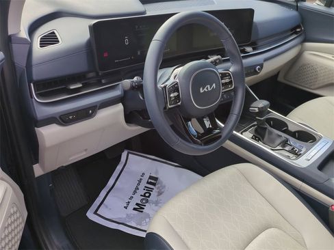 Certified 2026 Kia Carnival EX image 9