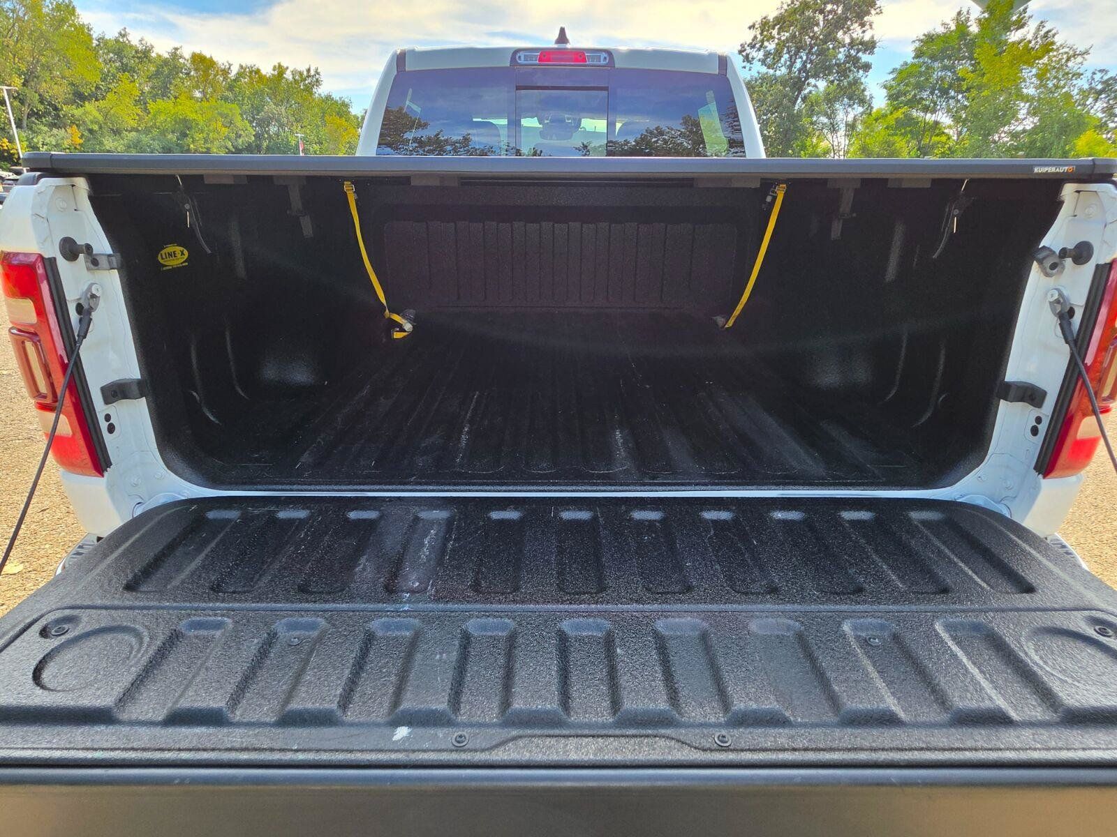 Used 2022 RAM 1500 Laramie AWD/4WD image 17