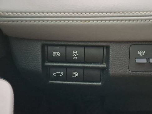 Used 2019 Toyota Avalon XLE w/ All Weather Liner Package FWD image 28