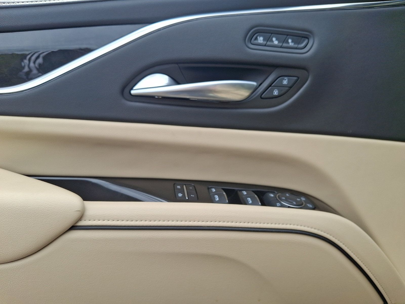 Certified 2024 Cadillac Escalade Premium Luxury AWD/4WD image 12