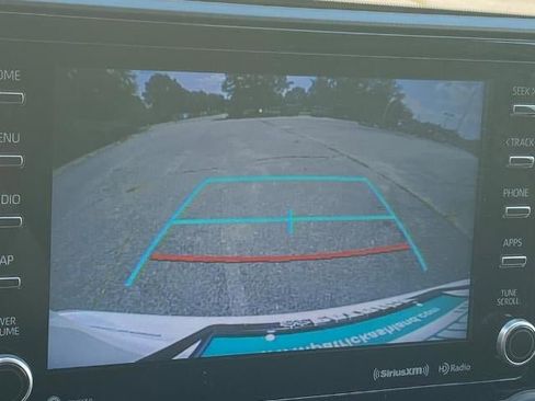 Used 2022 Toyota Highlander LE image 14