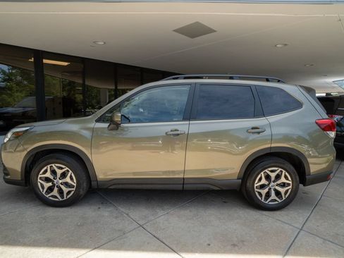 Certified 2024 Subaru Forester Premium AWD/4WD image 4