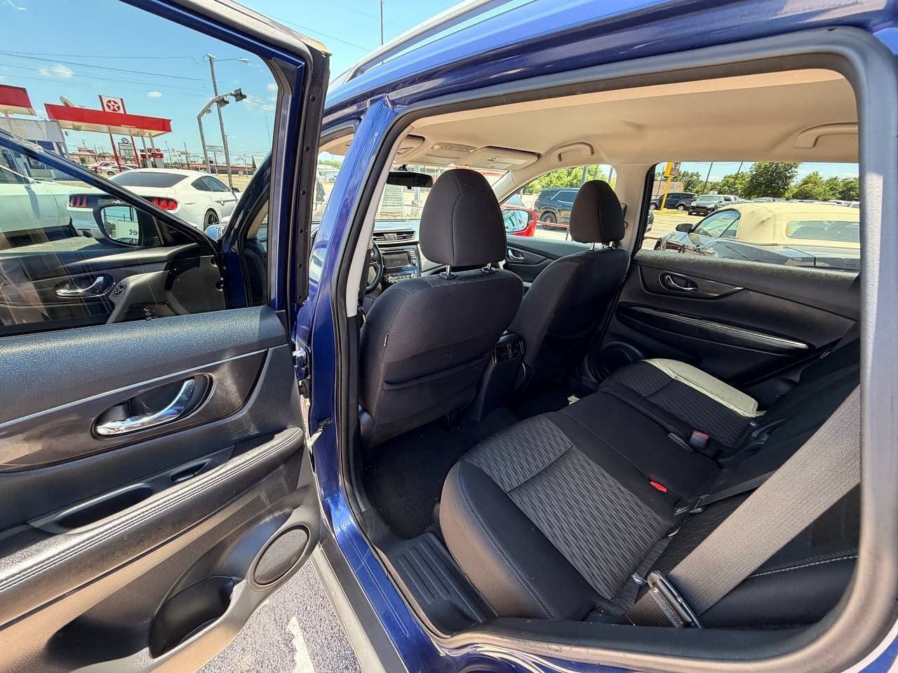 Used 2018 Nissan Rogue SV AWD/4WD image 12