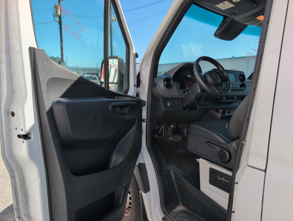 Used 2023 Mercedes-Benz Sprinter 1500 image 11