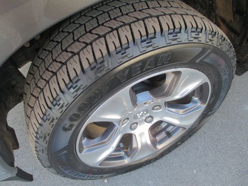 Used 2022 RAM 1500 Laramie image 11