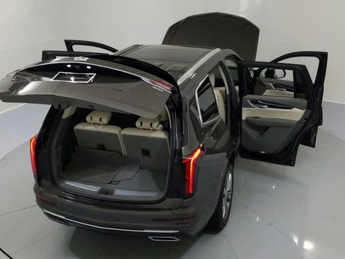 Used 2020 Cadillac XT6 Premium Luxury FWD image 23