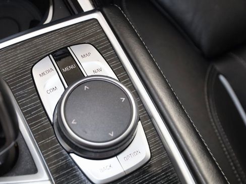 Used 2022 BMW 750i xDrive w/ M Sport Package image 37