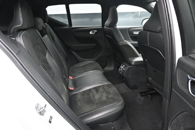 Used 2021 Volvo XC40 T5 R-Design w/ Advanced Package AWD/4WD image 25