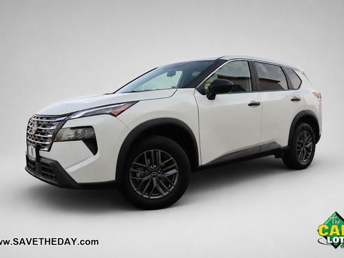 Used 2024 Nissan Rogue S FWD image 2