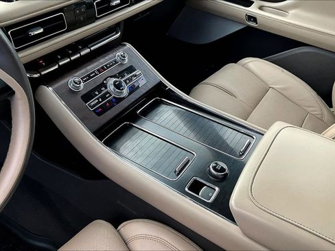 Used 2022 Lincoln Aviator Reserve w/ Equipment Group 201A RWD image 23