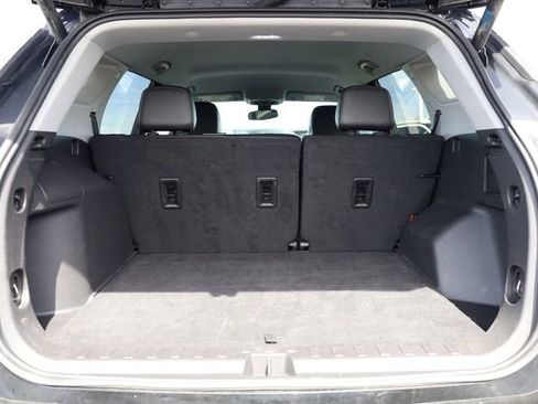 Used 2024 GMC Terrain SLT image 24