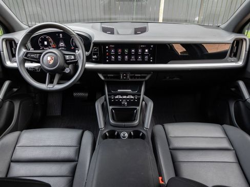 Certified 2025 Porsche Cayenne image 12