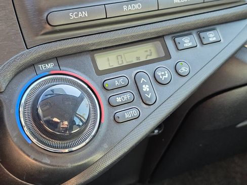 Used 2014 Toyota Prius C Two FWD image 39