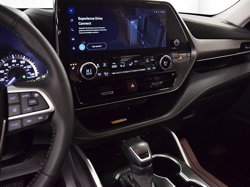 Used 2023 Toyota Highlander XLE image 21