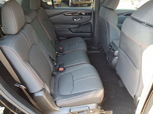 Used 2025 Honda Pilot Sport image 13
