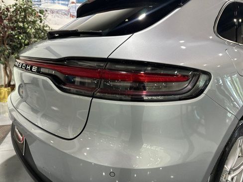 Used 2021 Porsche Macan AWD/4WD image 34