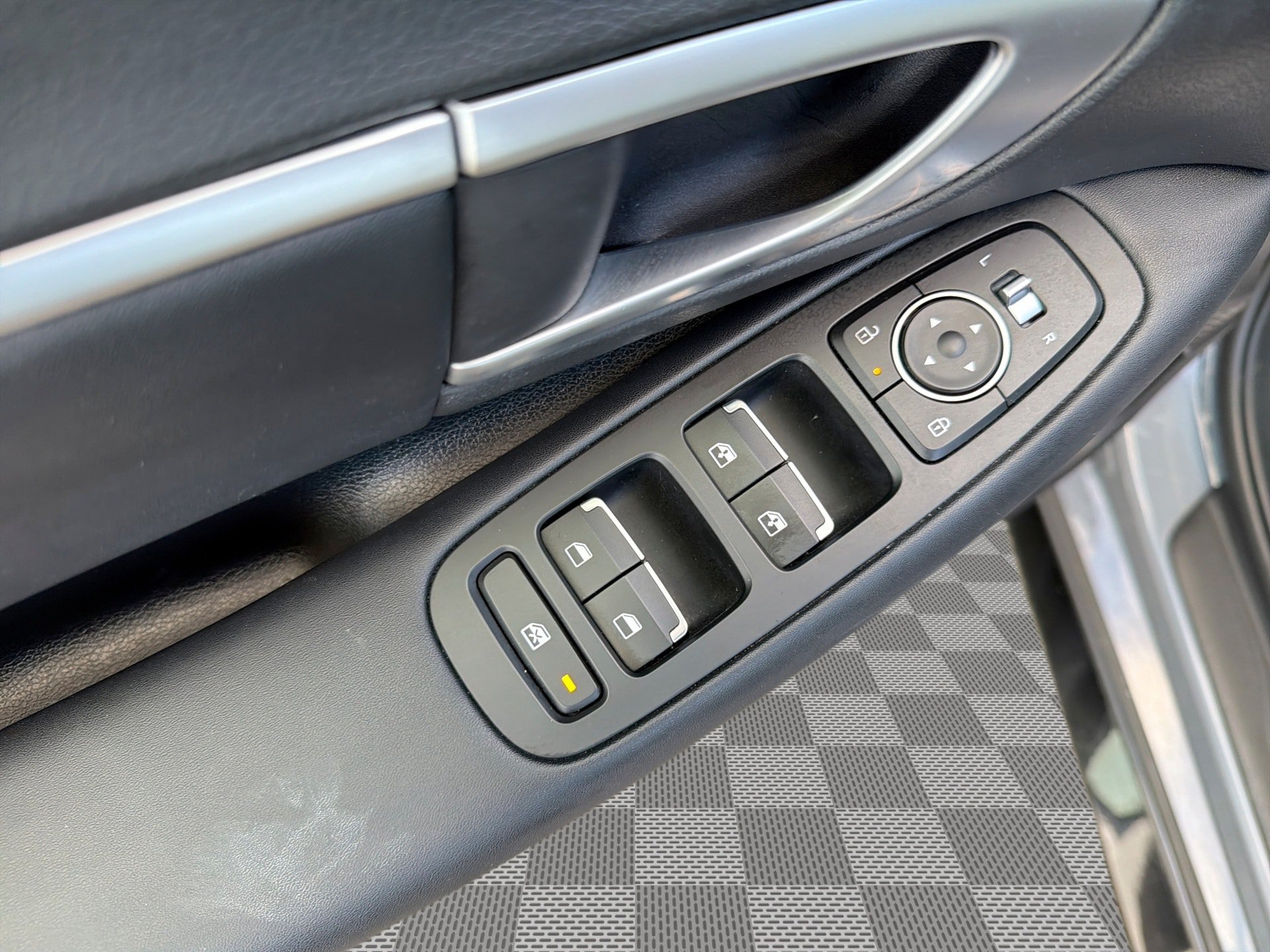 Used 2025 Hyundai Sonata SEL FWD image 15