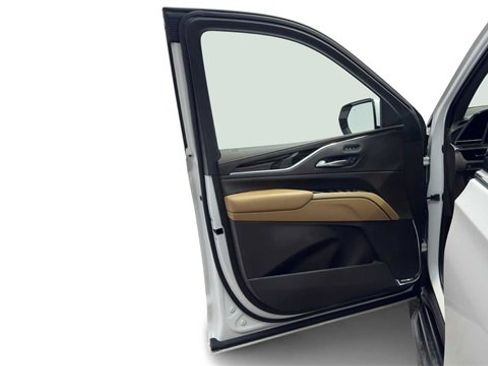 Used 2022 Cadillac Escalade ESV Premium Luxury image 10