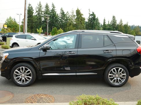 Used 2024 GMC Terrain Denali image 9