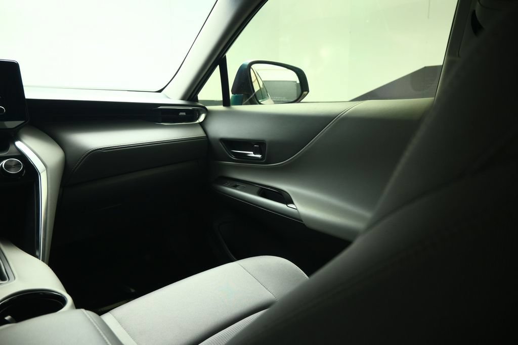 Used 2022 Toyota Venza LE AWD/4WD image 43