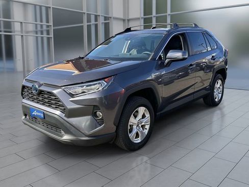 Used 2021 Toyota RAV4 XLE AWD/4WD image 7