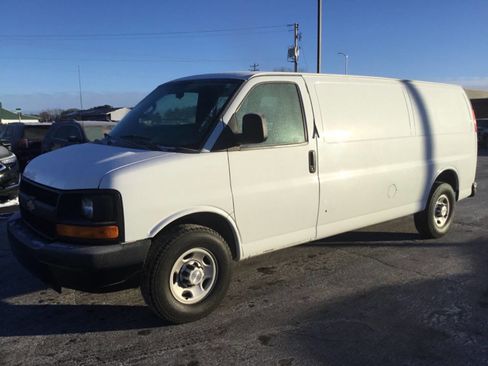 Used 2016 Chevrolet Express 3500 3500 3dr Extended Cargo Van image 1