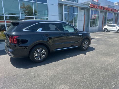 Used 2021 Kia Sorento S FWD image 3