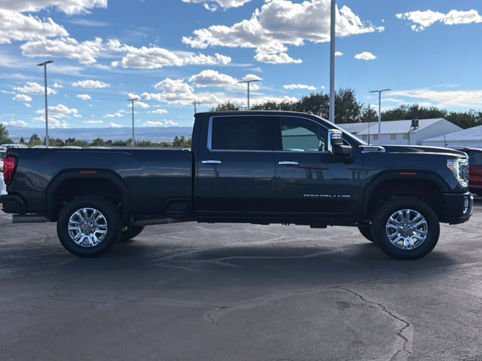 Used 2022 GMC Sierra 3500 Denali AWD/4WD image 3