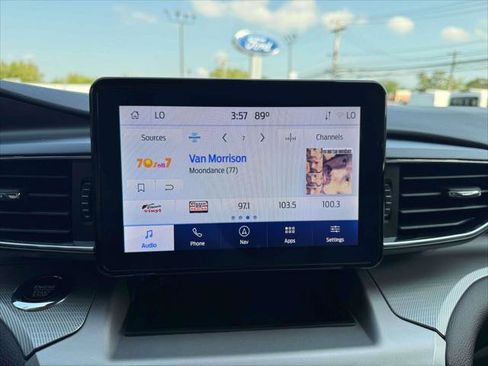 Used 2022 Ford Explorer XLT w/ Equipment Group 202A AWD/4WD image 31