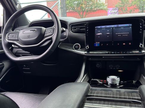 Used 2022 Jeep Wagoneer Series II image 25