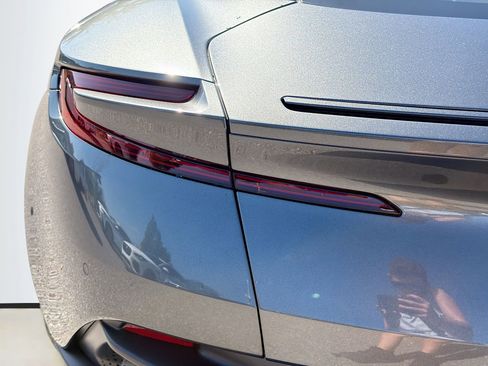 Used 2018 Aston Martin DB11 V12 image 11