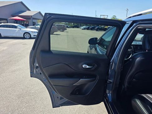 Used 2020 Jeep Cherokee Limited image 8