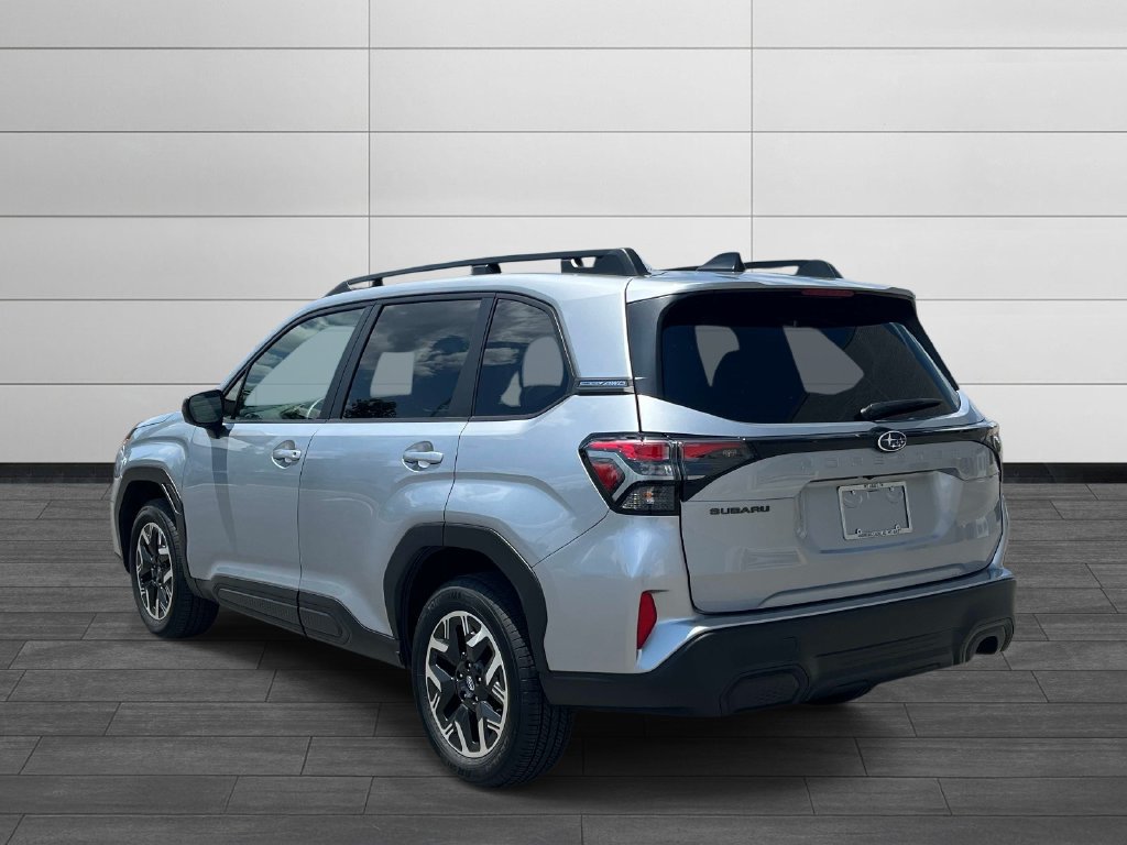 Used 2025 Subaru Forester Premium AWD/4WD image 3