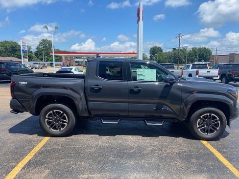 New 2025 Toyota Tacoma TRD Sport image 6