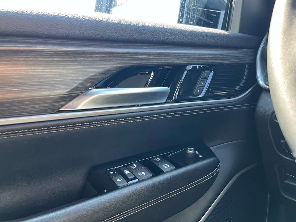 Used 2024 Jeep Wagoneer Series II w/ Flexible Seating Group RWD image 24