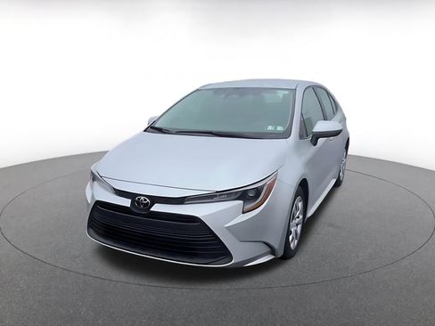 Used 2025 Toyota Corolla LE image 6