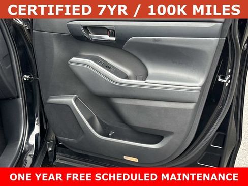 Used 2022 Toyota Highlander XLE AWD/4WD image 8