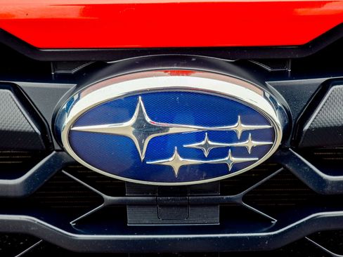 Used 2024 Subaru Crosstrek 2.0i image 2