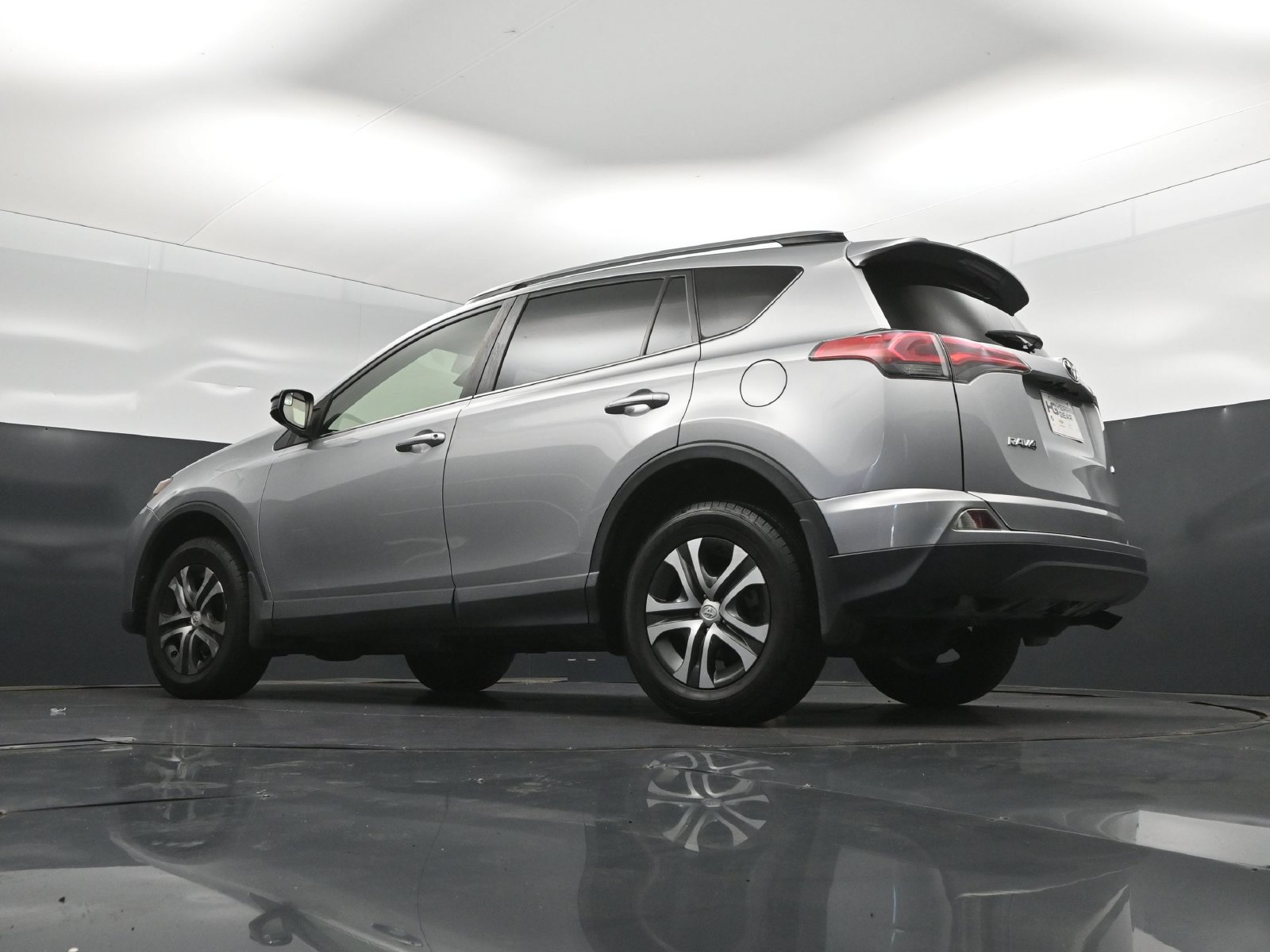 Used 2018 Toyota RAV4 LE FWD image 40