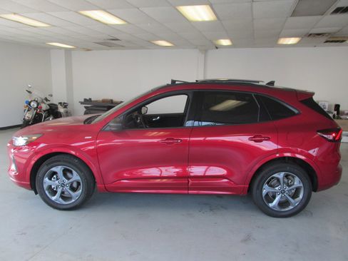 Used 2023 Ford Escape ST-Line image 8