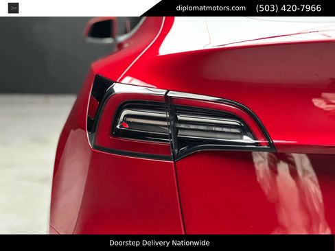 Used 2021 Tesla Model Y Long Range image 11