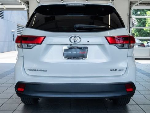 Used 2019 Toyota Highlander XLE AWD/4WD image 5