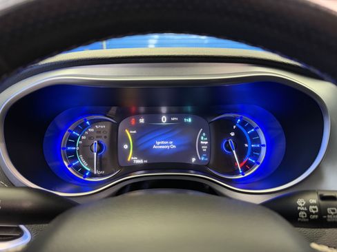 Used 2020 Chrysler Pacifica Limited w/ Advanced Safetytec Group FWD image 20
