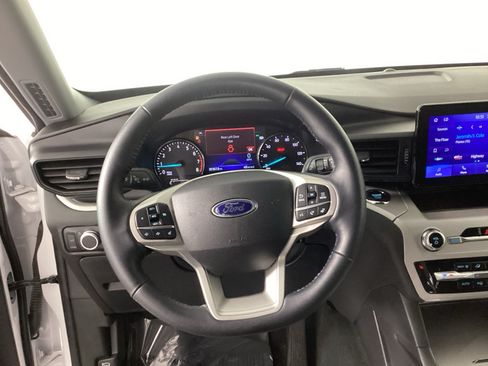 Used 2023 Ford Explorer XLT AWD/4WD image 19