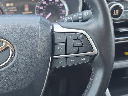 Used 2023 Toyota Highlander XLE FWD image 15