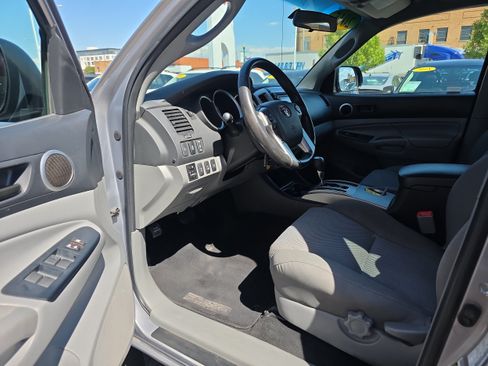 Used 2015 Toyota Tacoma 4x4 Double Cab w/ TRD Off-Road Package image 2