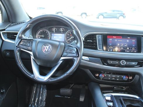 Used 2022 Buick Enclave Essence image 12
