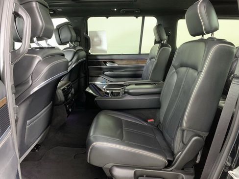 Used 2023 Jeep Grand Wagoneer Series II image 11